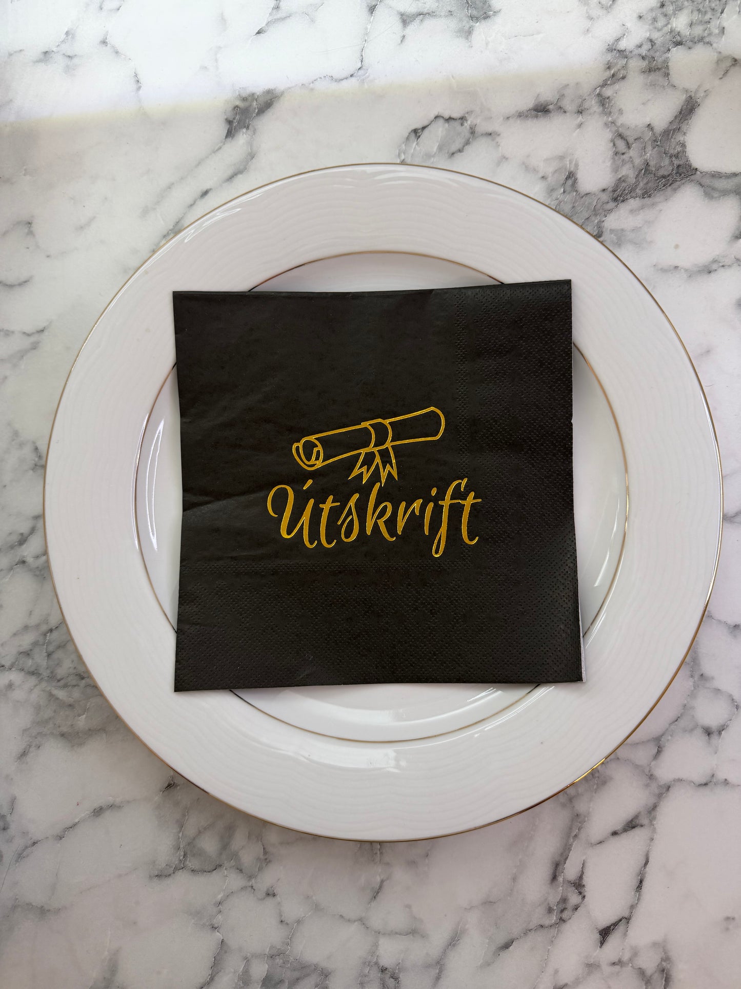 Servíettur. Útskrift. Svartar með gylltu letri. 20 stk.