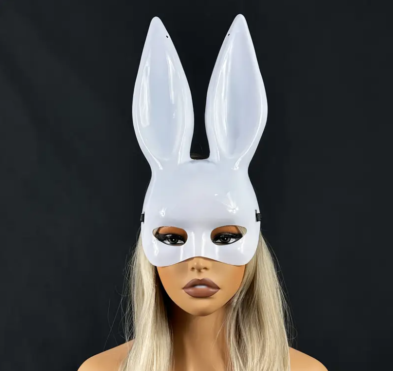 Gríma. Kanína. Hvít.